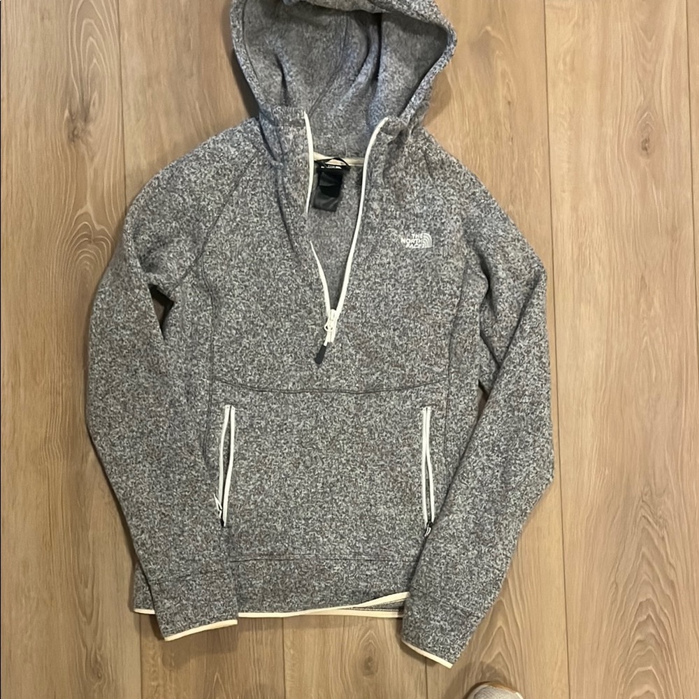The North Face Women’s Medium Half Zip Sweatshirt